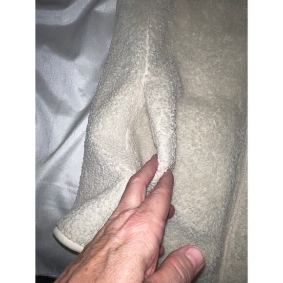 Uniqlo Sherpa Vest - Size M - Soft‎ & Cozy! - Picture 3 of 9